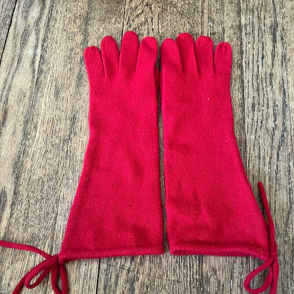 NWOT Elegant Red Long 💯 cashmere Gloves with Ties